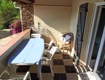 mit Terrasse