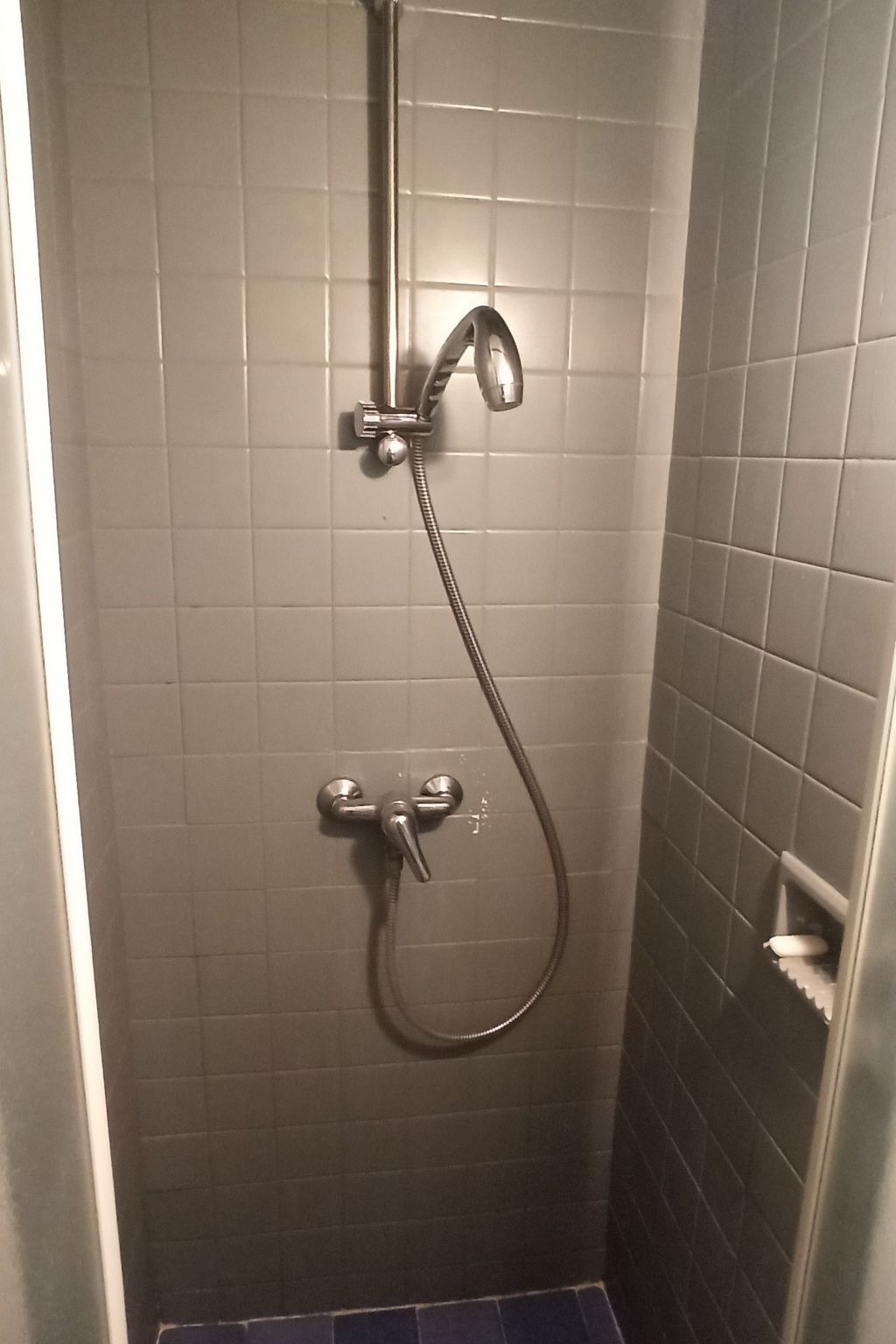 Ruhige Ecke in der Nähe von allem zu Fuß-Image-tags.info