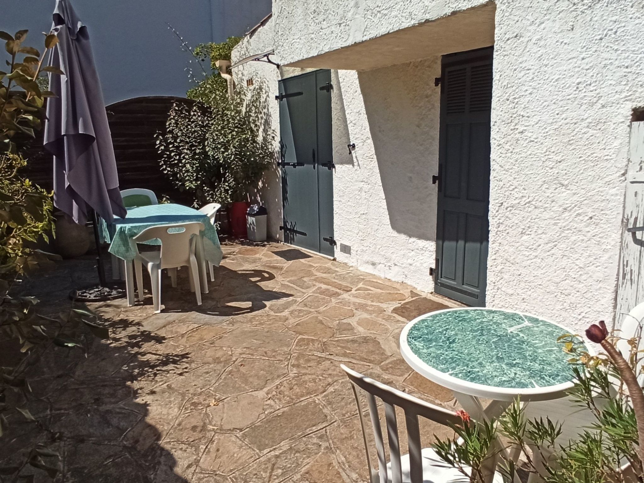 Ruhige Ecke in der Nähe von allem zu Fuß-Image-tags.info