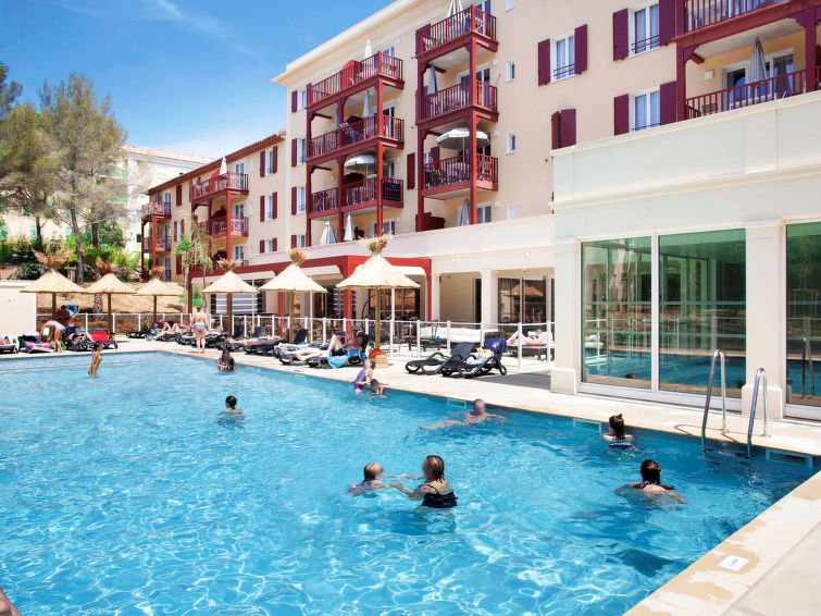 6-persoons appartement in Cavalaire met verwarmd zwembad en sauna in Cavalaire