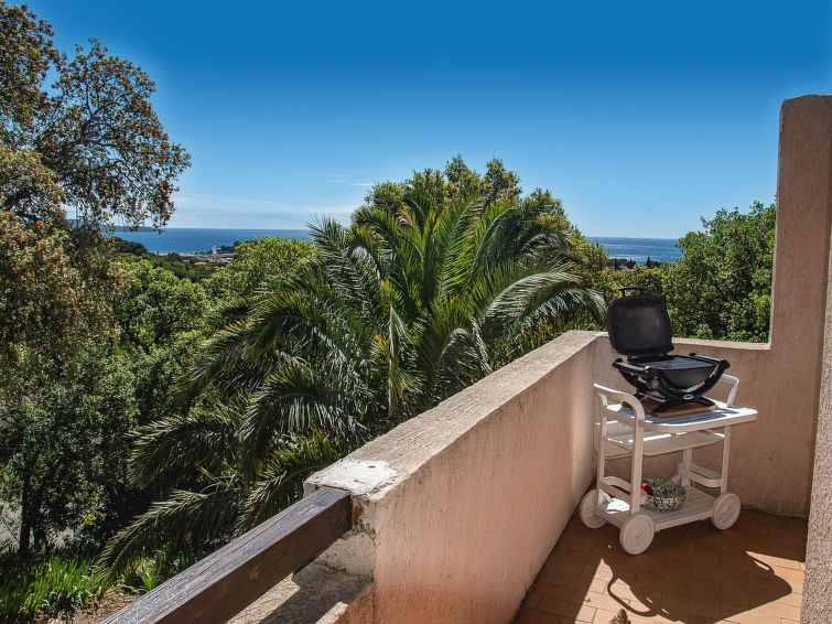 Search and Stay destination Cavalaire-sur-Mer, Provence-Alpes-Côte d'Azur - France from AU$ 287. La Planquette