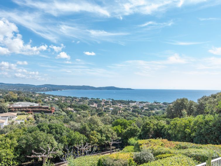 Search and Stay destination Cavalaire-sur-Mer, Provence-Alpes-Côte d'Azur - France from AU$ 236. Les Coccinelles