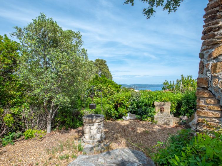 Search and Stay destination Cavalaire-sur-Mer, Provence-Alpes-Côte d'Azur - France from AU$ 168. Villa Bella