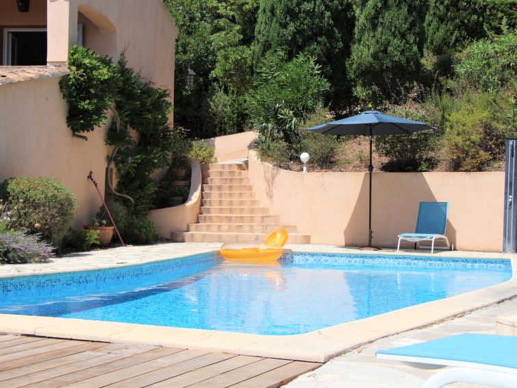 Search and Stay destination Cavalaire-sur-Mer, Provence-Alpes-Côte d'Azur - France from AU$ 485. Mare E Sole