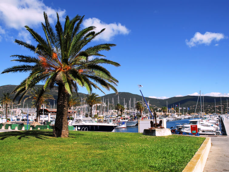 Val des Chênes Apartment in Cavalaire