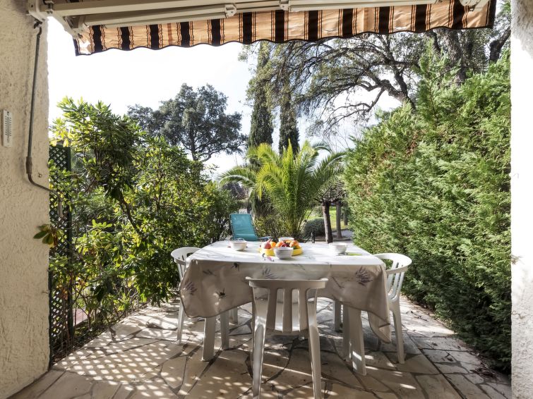 Search and Stay destination Cavalaire-sur-Mer, Provence-Alpes-Côte d'Azur - France from AU$ 210. Val des Chênes