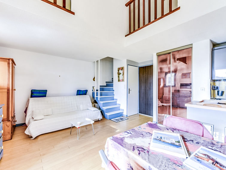 Search and Stay destination Cavalaire-sur-Mer, Provence-Alpes-Côte d'Azur - France from AU$ 176. Val des Chênes