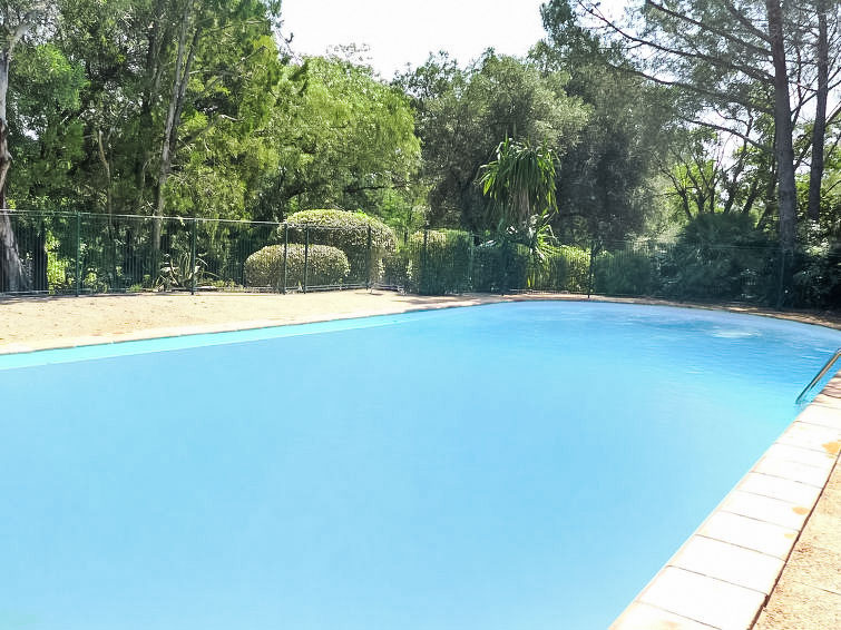 Op 500 m van zee: Zonnig appartement in La Croix-Valmer in La Croix-Valmer