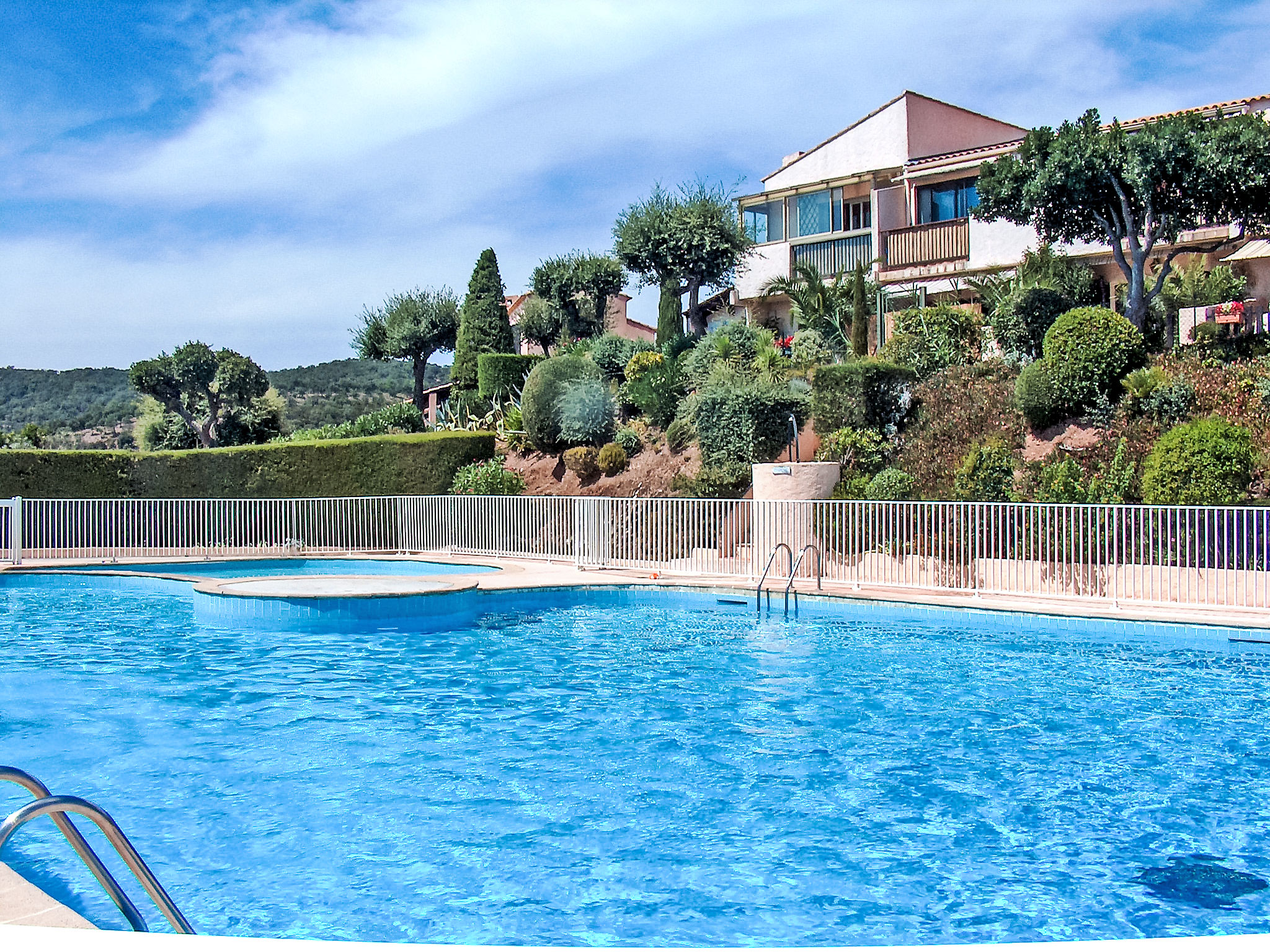 Les Emeraudes - Buiten