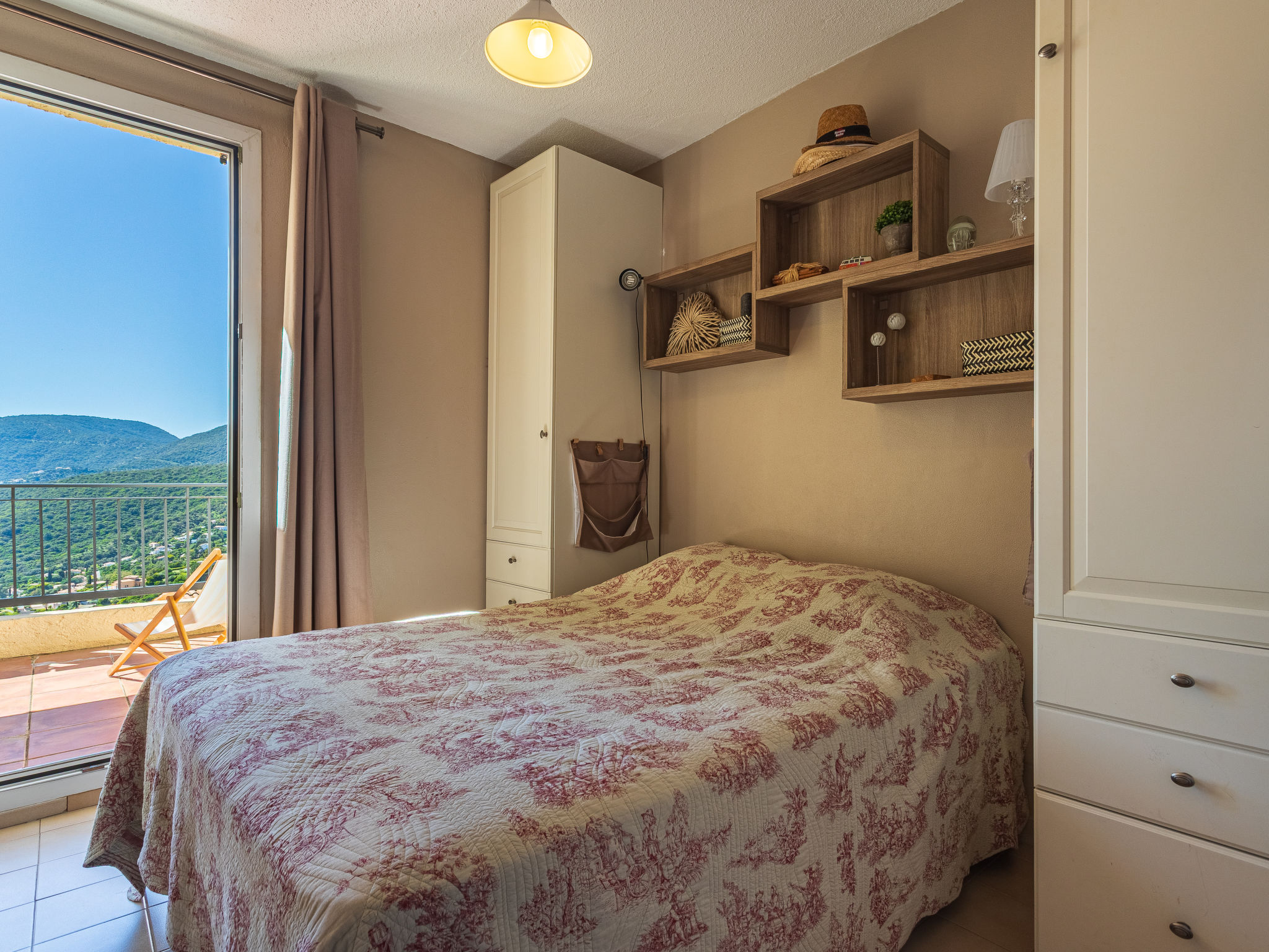 Les Emeraudes - Binnen