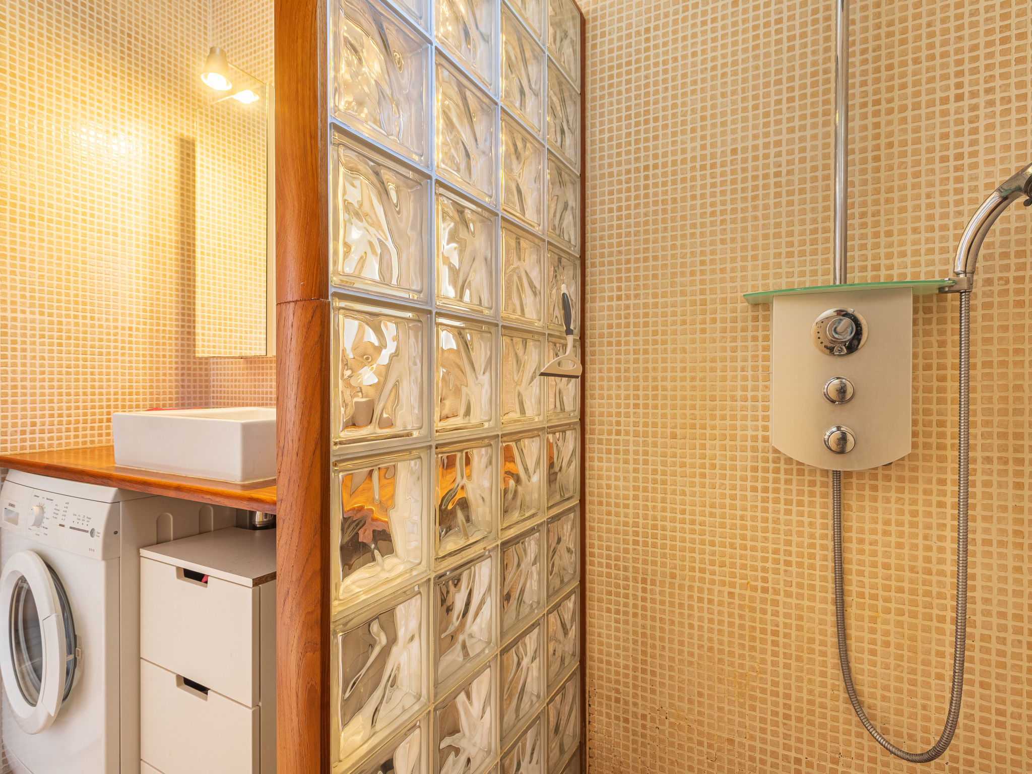 Les Emeraudes - Binnen