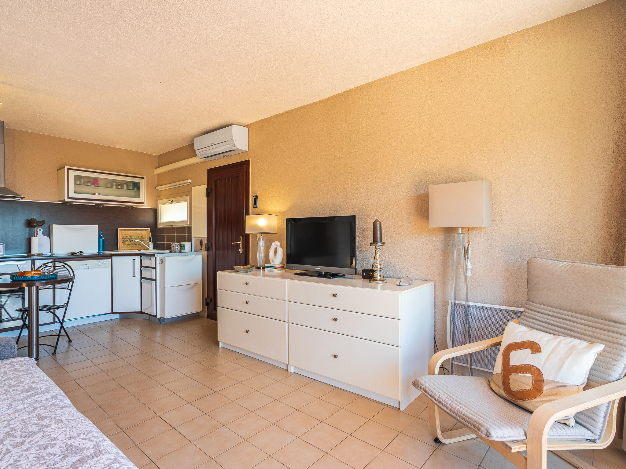 Les Emeraudes - Binnen