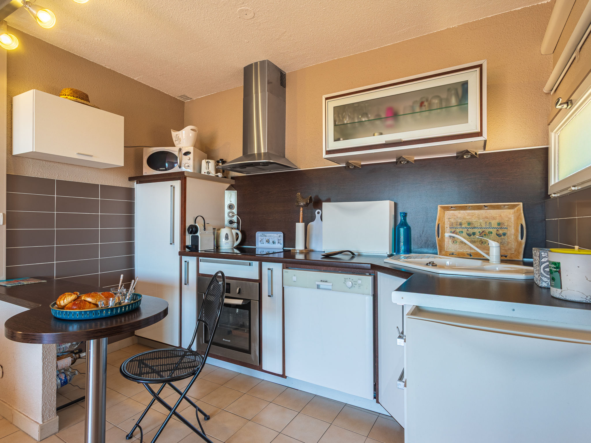 Les Emeraudes - Binnen