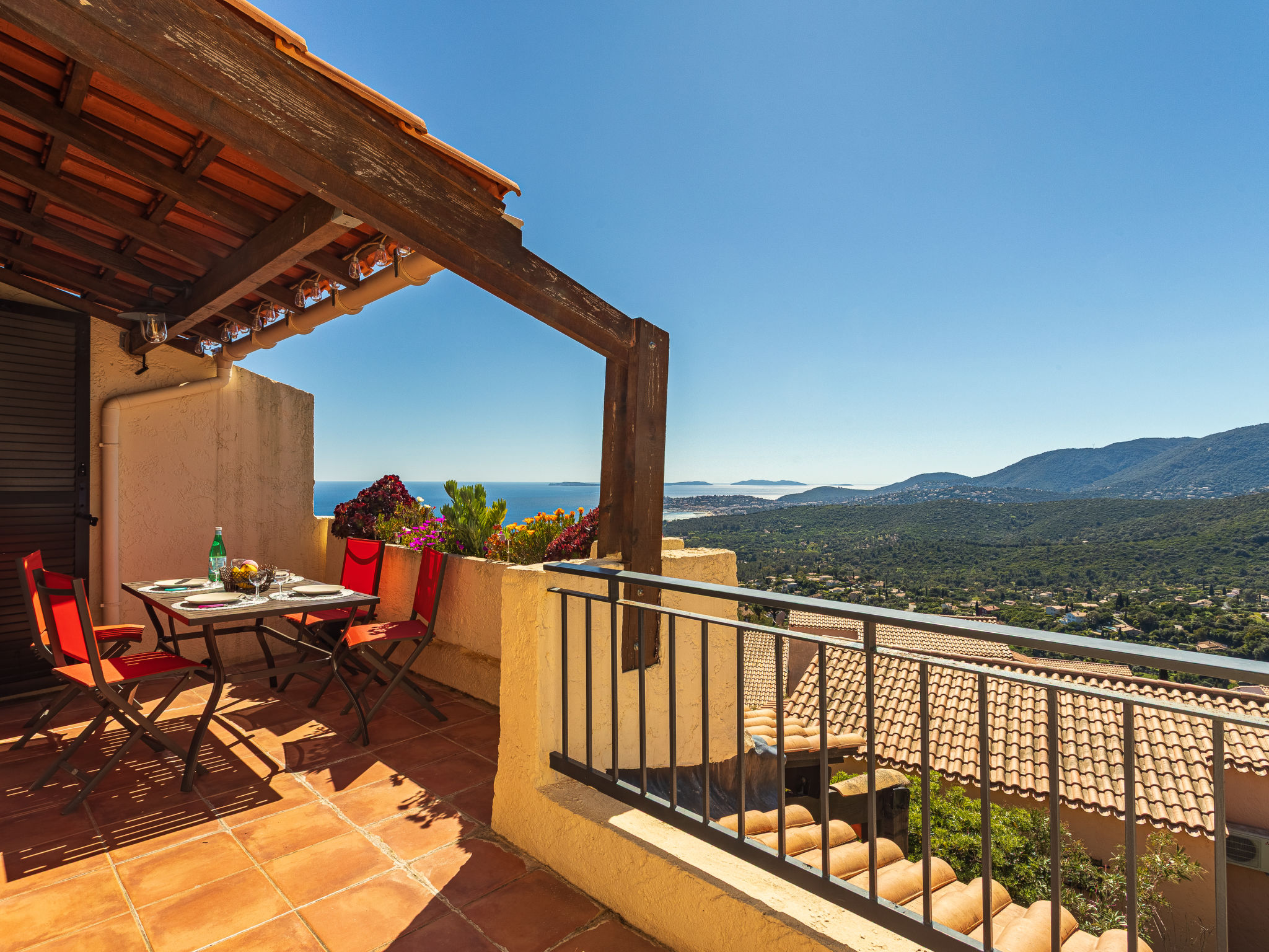 Les Emeraudes - Buiten