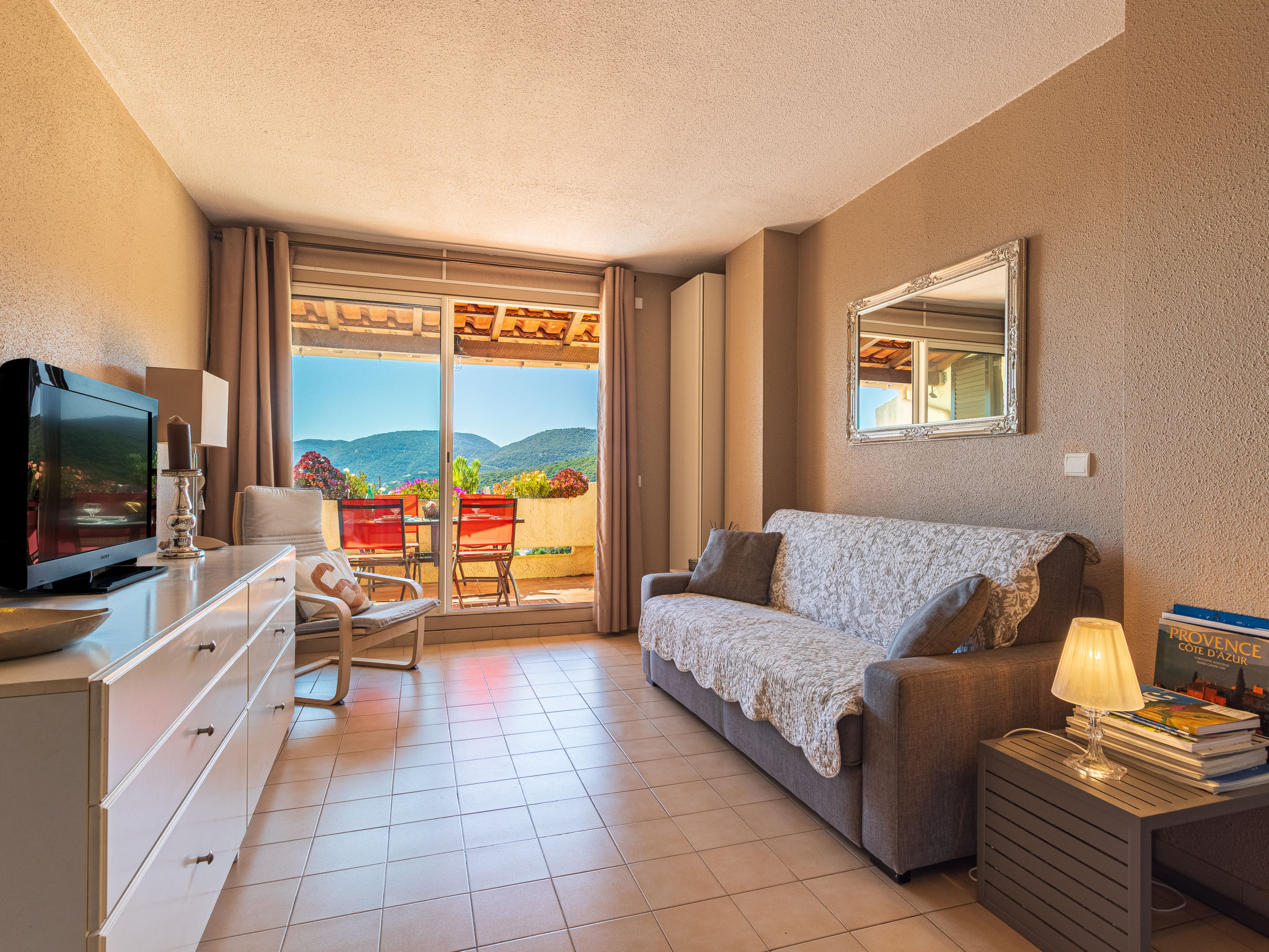 Les Emeraudes - Binnen