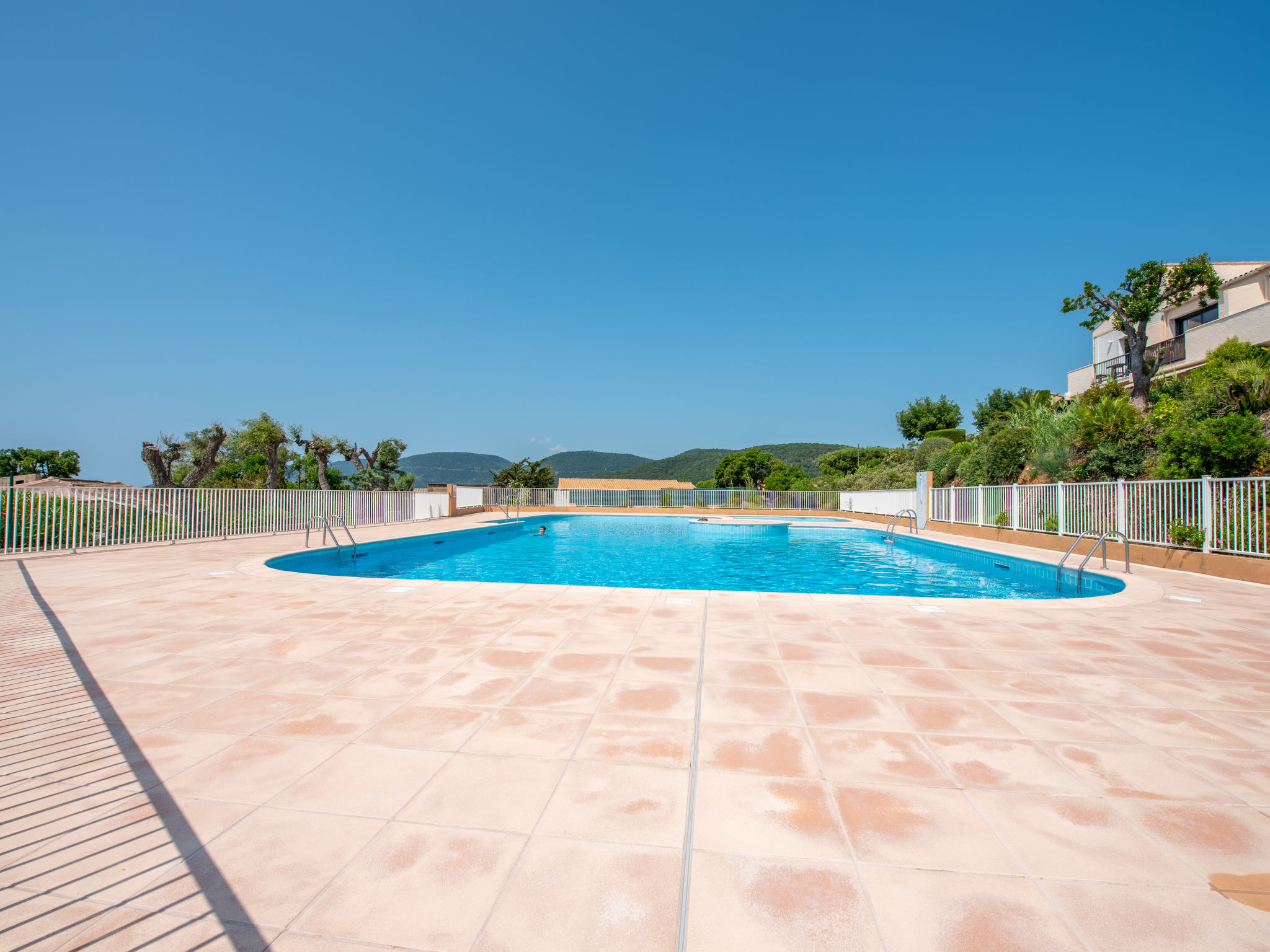 Les Emeraudes - Buiten