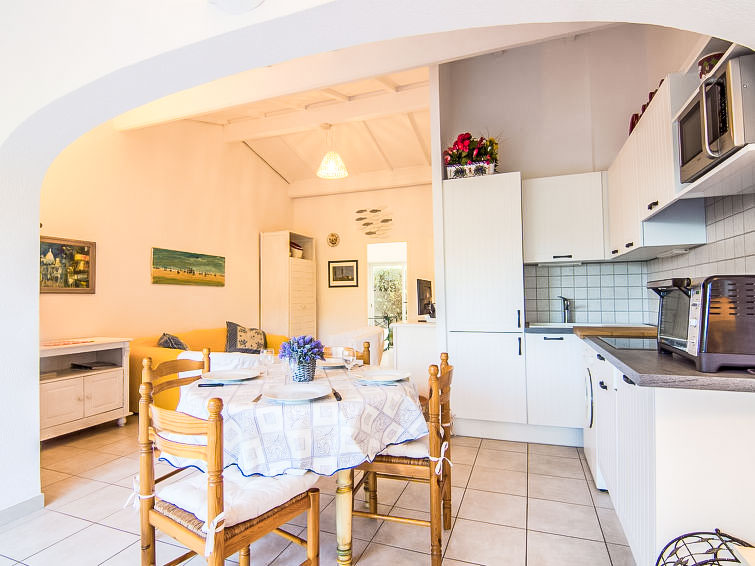 Search and Stay destination Gassin, Provence-Alpes-Côte d'Azur - France from AU$ 233. Les Parcs de Gassin