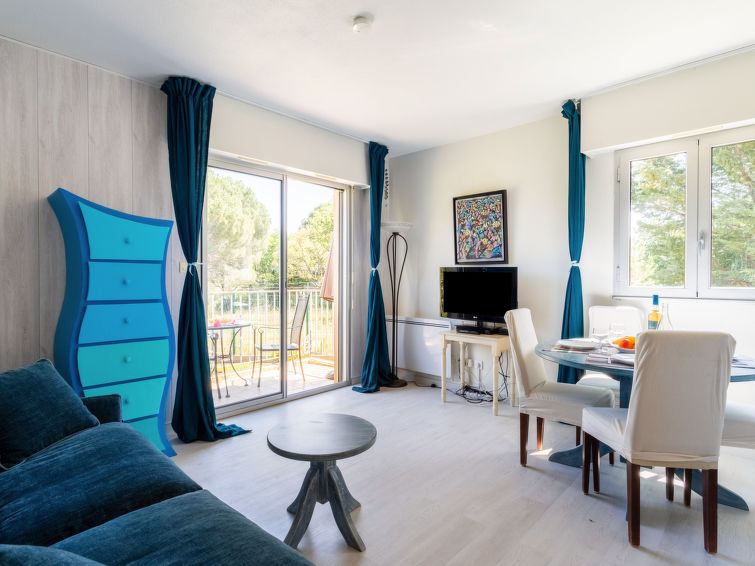 Search and Stay, undefined in undefined. Gallery position 1