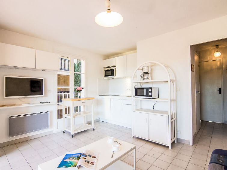 Search and Stay destination Gassin, Provence-Alpes-Côte d'Azur - France from AU$ 185. Les Marines