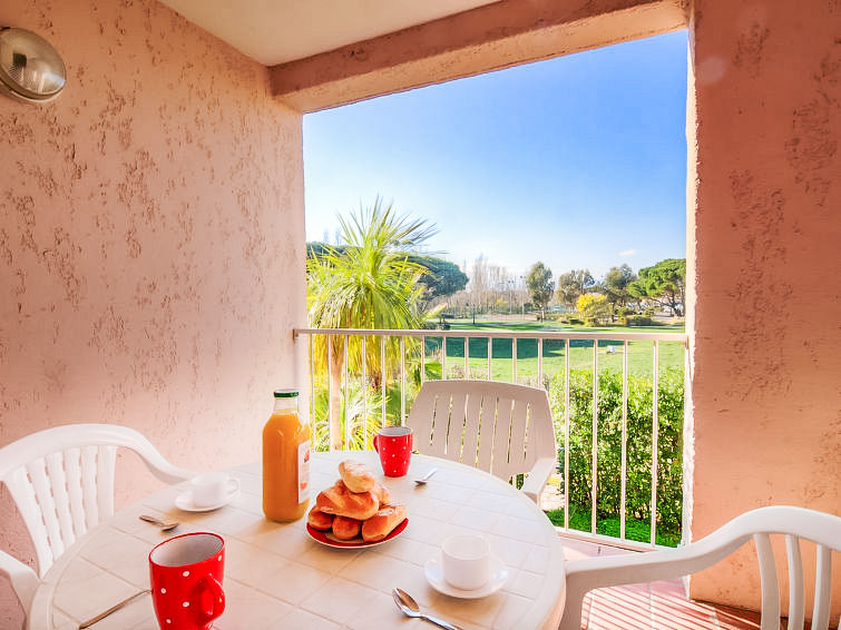 Search and Stay destination Gassin, Provence-Alpes-Côte d'Azur - France from AU$ 185. Les Marines