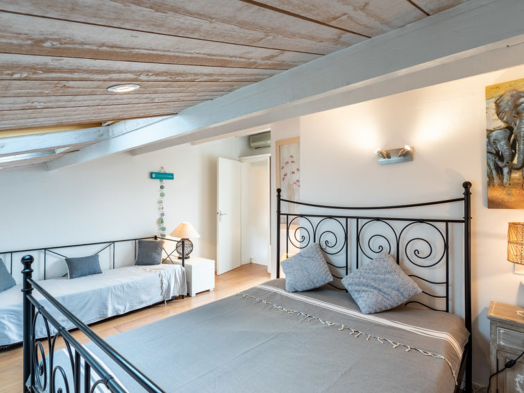 Search and Stay, undefined in undefined. Gallery position 4