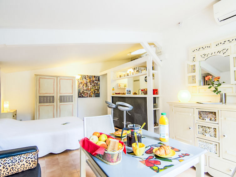 Search and Stay destination Gassin, Provence-Alpes-Côte d'Azur - France from AU$ 158. Le Mimosa