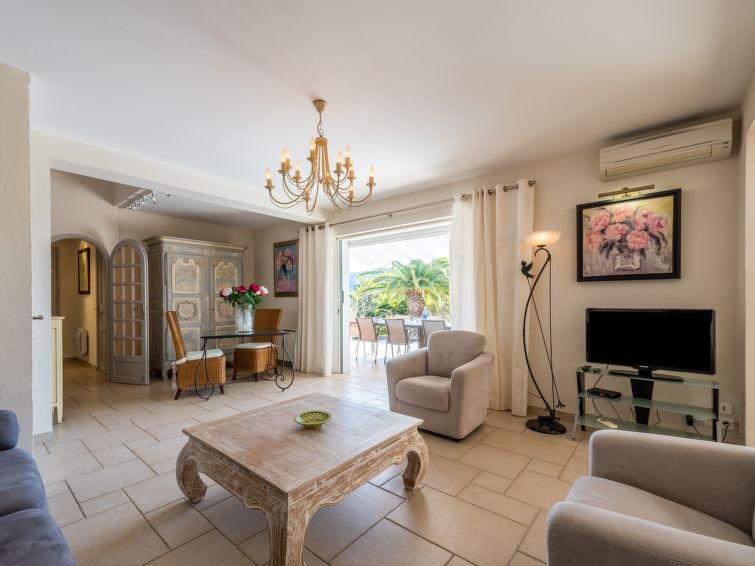 Search and Stay destination Gassin, Provence-Alpes-Côte d'Azur - France from AU$ 747. Clos des collines