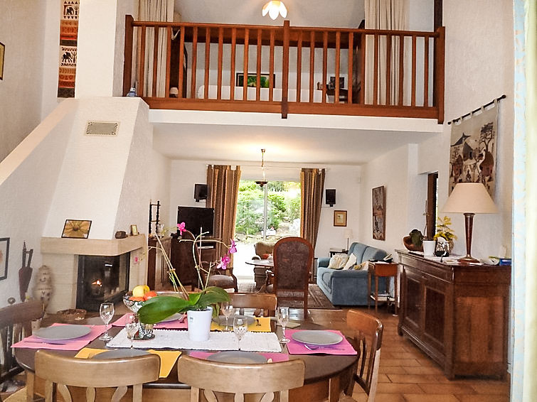 Search and Stay destination Gassin, Provence-Alpes-Côte d'Azur - France from AU$ 437. Domaine de Saint Martin