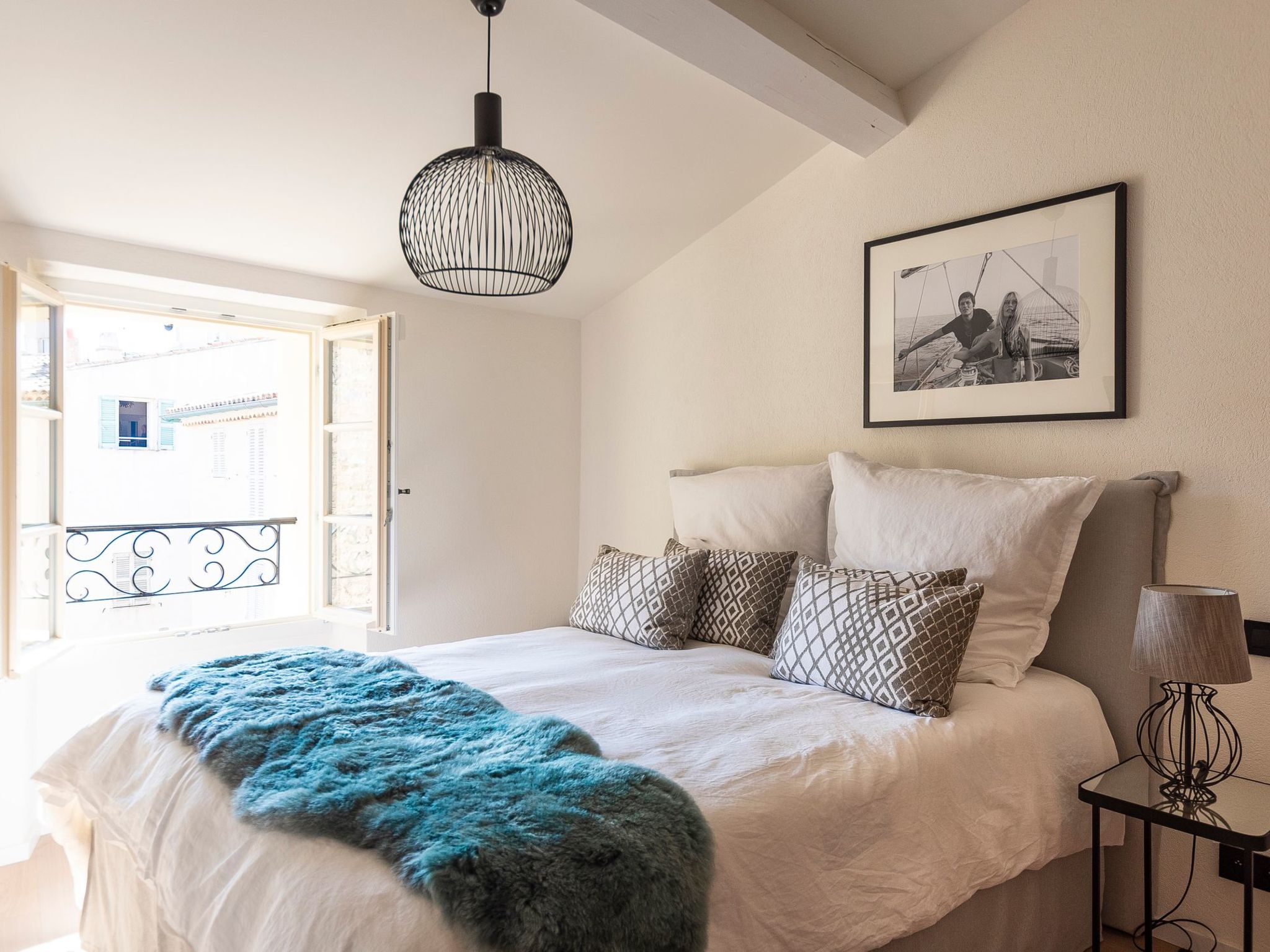 Superb 3 Bedroom Apartment on the Port