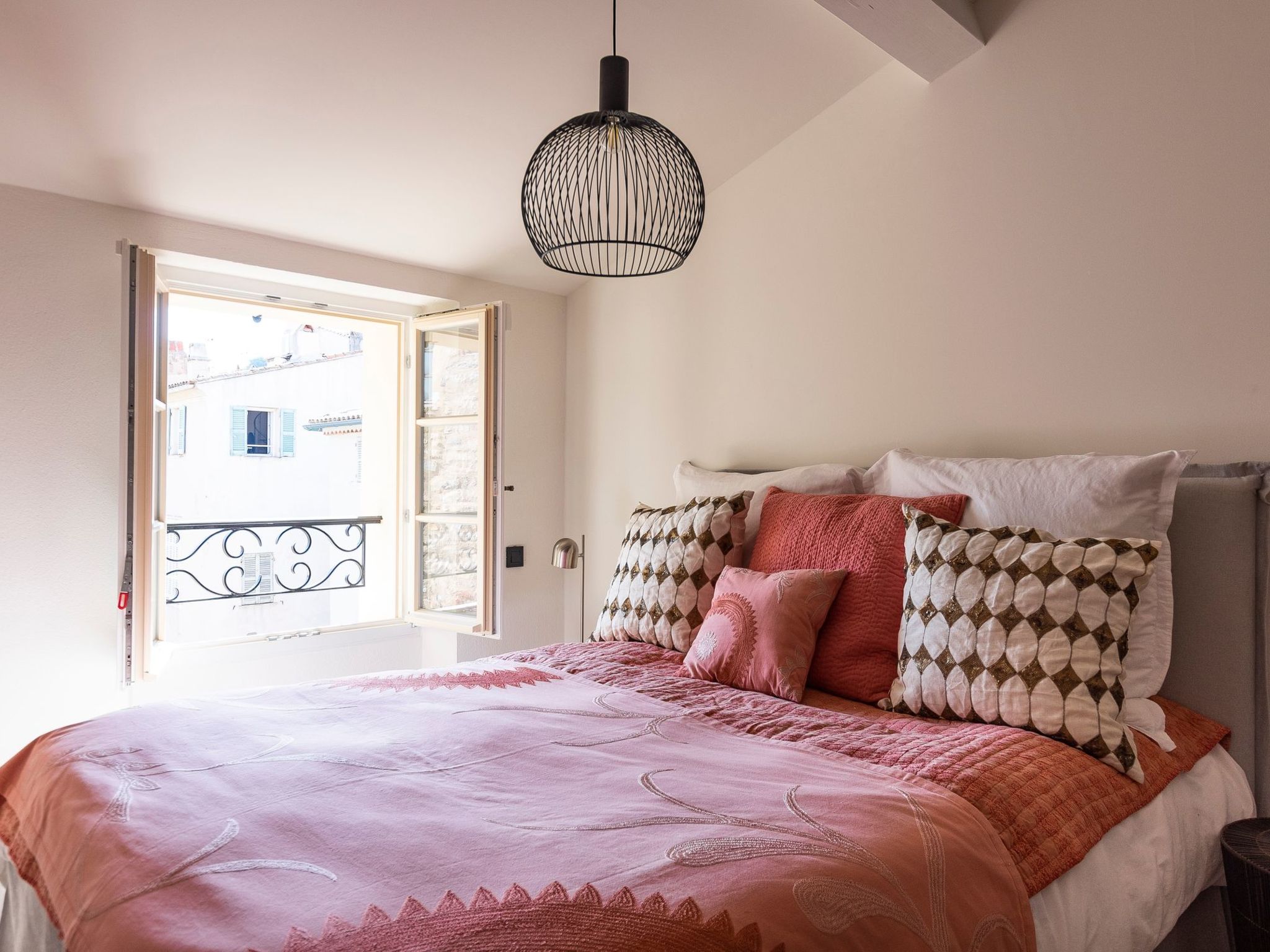 Superb 3 Bedroom Apartment on the Port