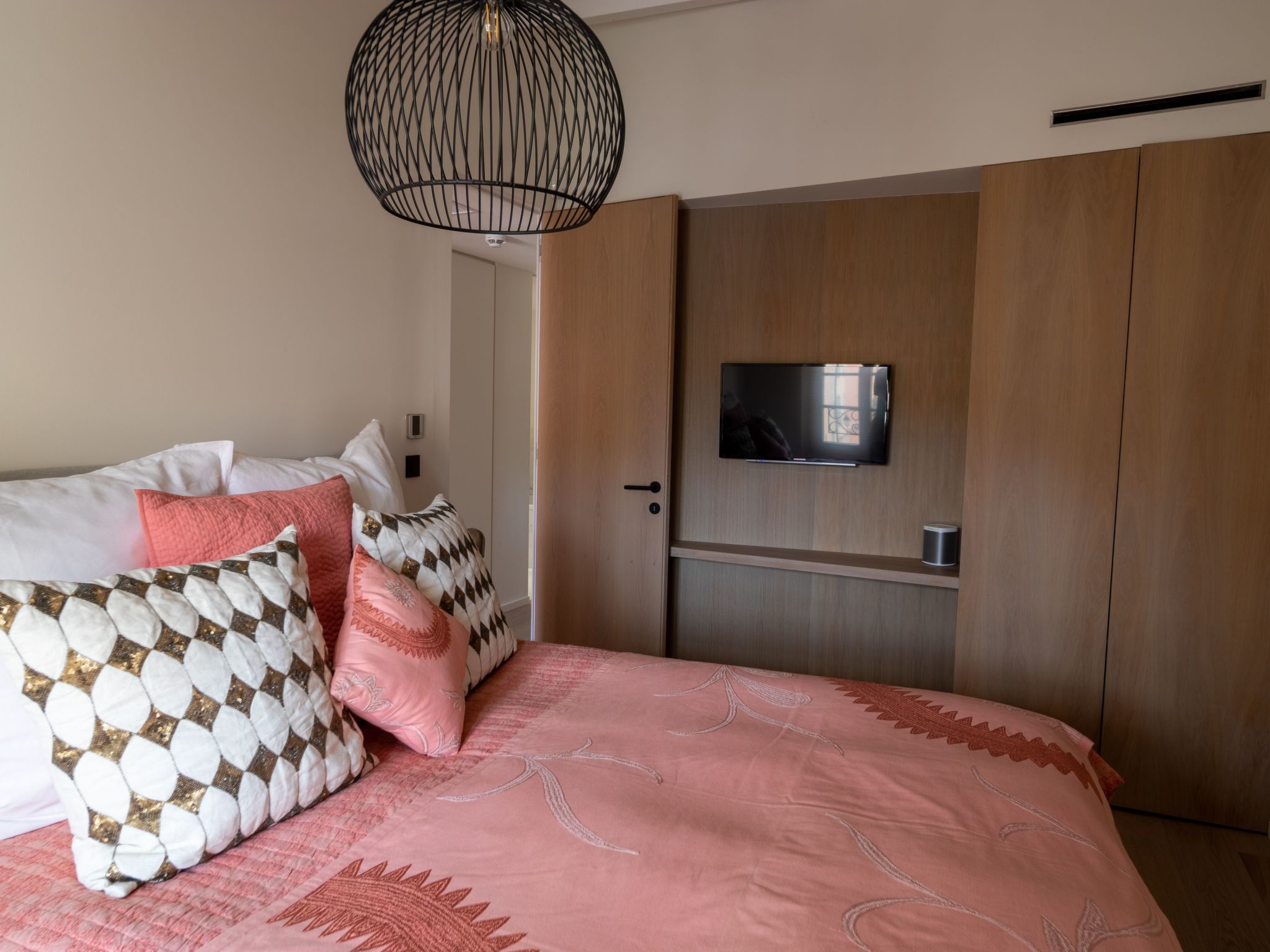 Superb 3 Bedroom Apartment on the Port-Image-tags.info