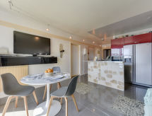 Licht appartement met zwembad nabij golfbaan en strand in Cogolin - thumbnail 1