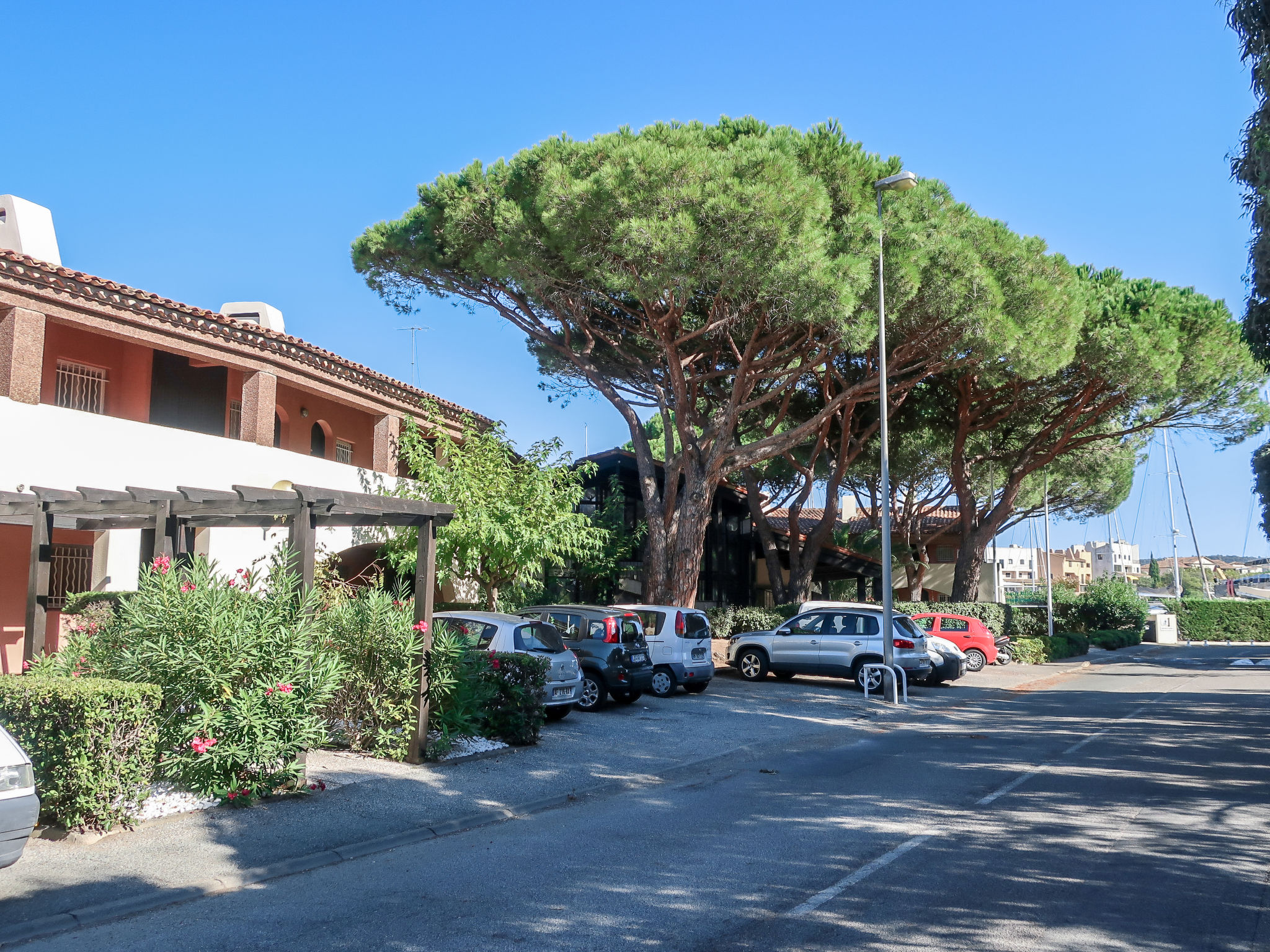 Photo of Les Deux Voiles