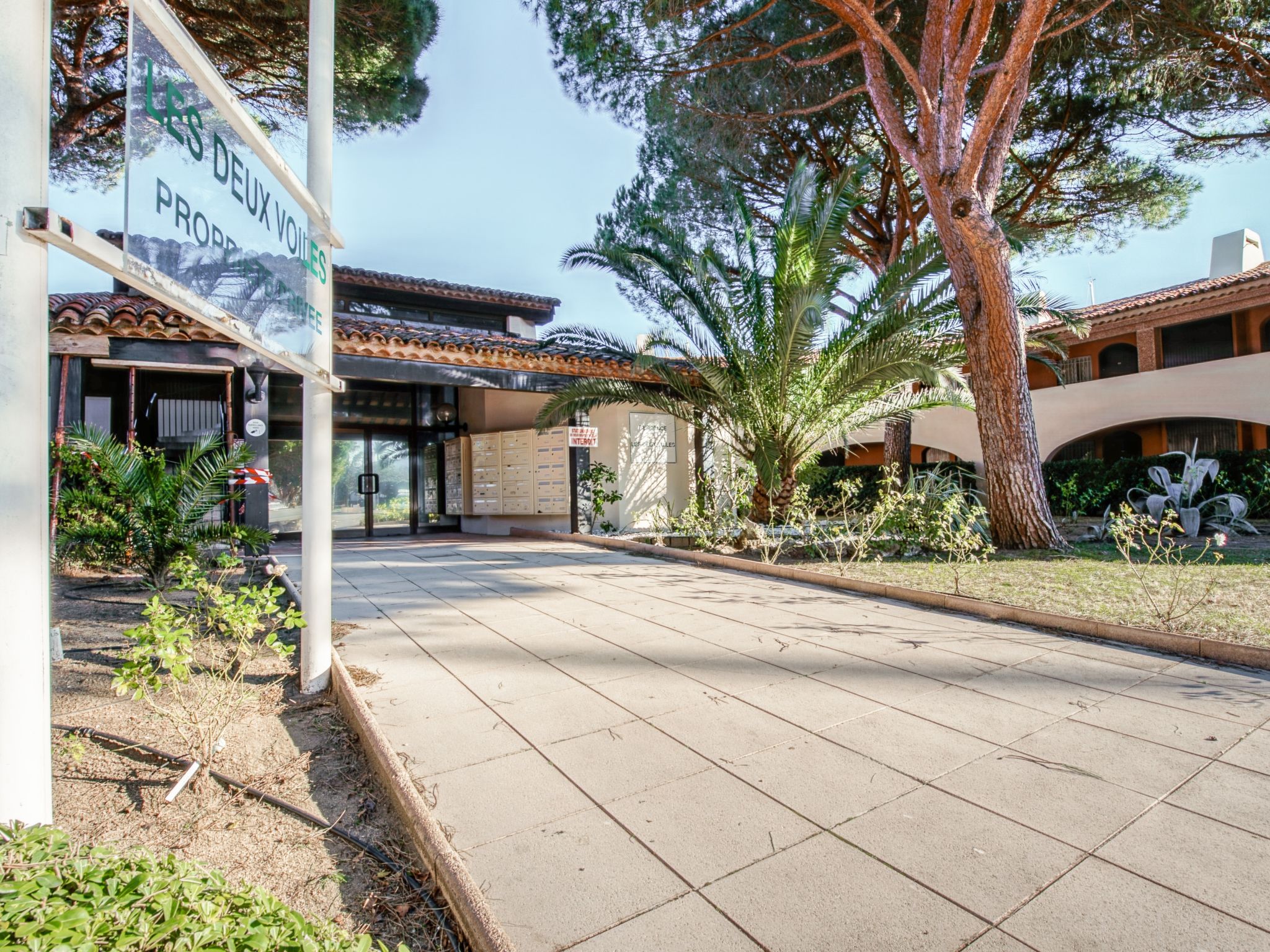 Photo of Les Deux Voiles