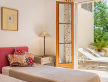 Authentiek vakantiehuis in centrum Grimaud, vlakbij strand en golf - thumbnail 4