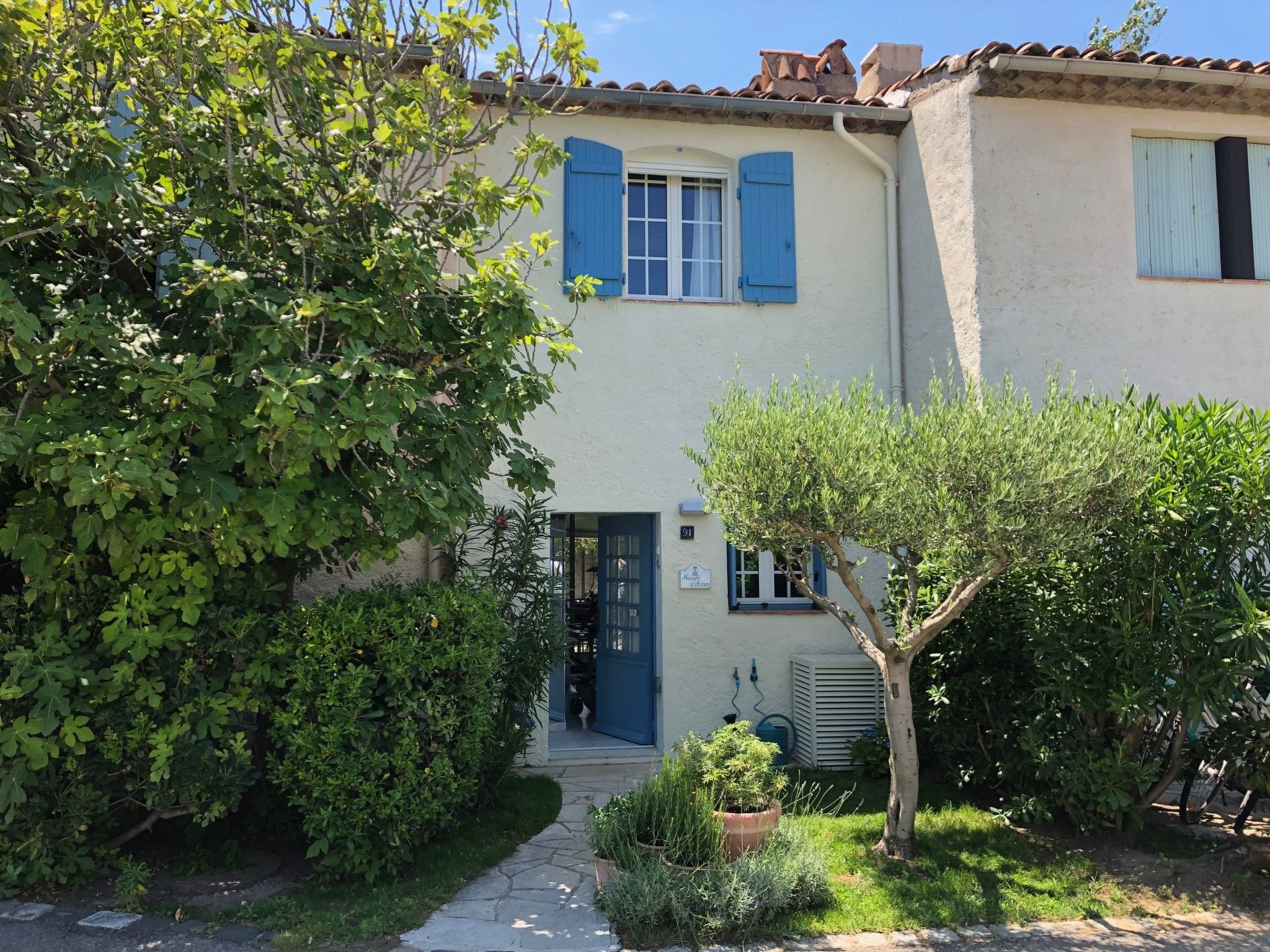 Gemütliches Ferienhaus in Grimaud mit Terrasse, Garten und Grill