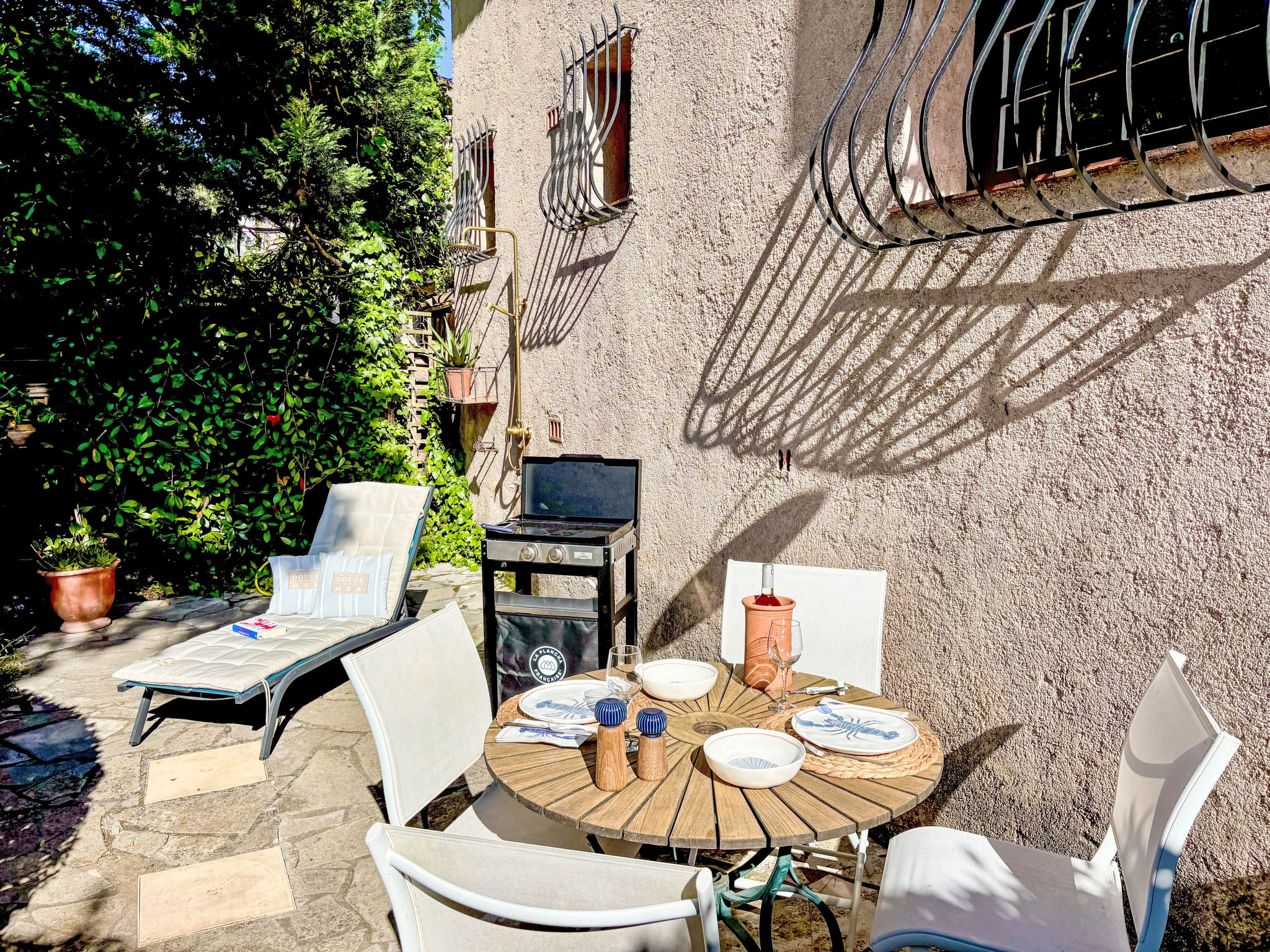 La Maison bleue - Buiten