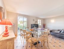 Le Clos des Vignes: sfeervol appartement met zwembad in hartje La Môle - thumbnail 6