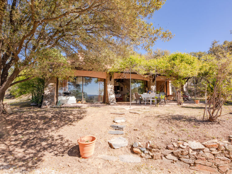 Search and Stay destination La Garde-Freinet, Provence-Alpes-Côte d'Azur - France from AU$ 279. La Sacherie de l'Autourière