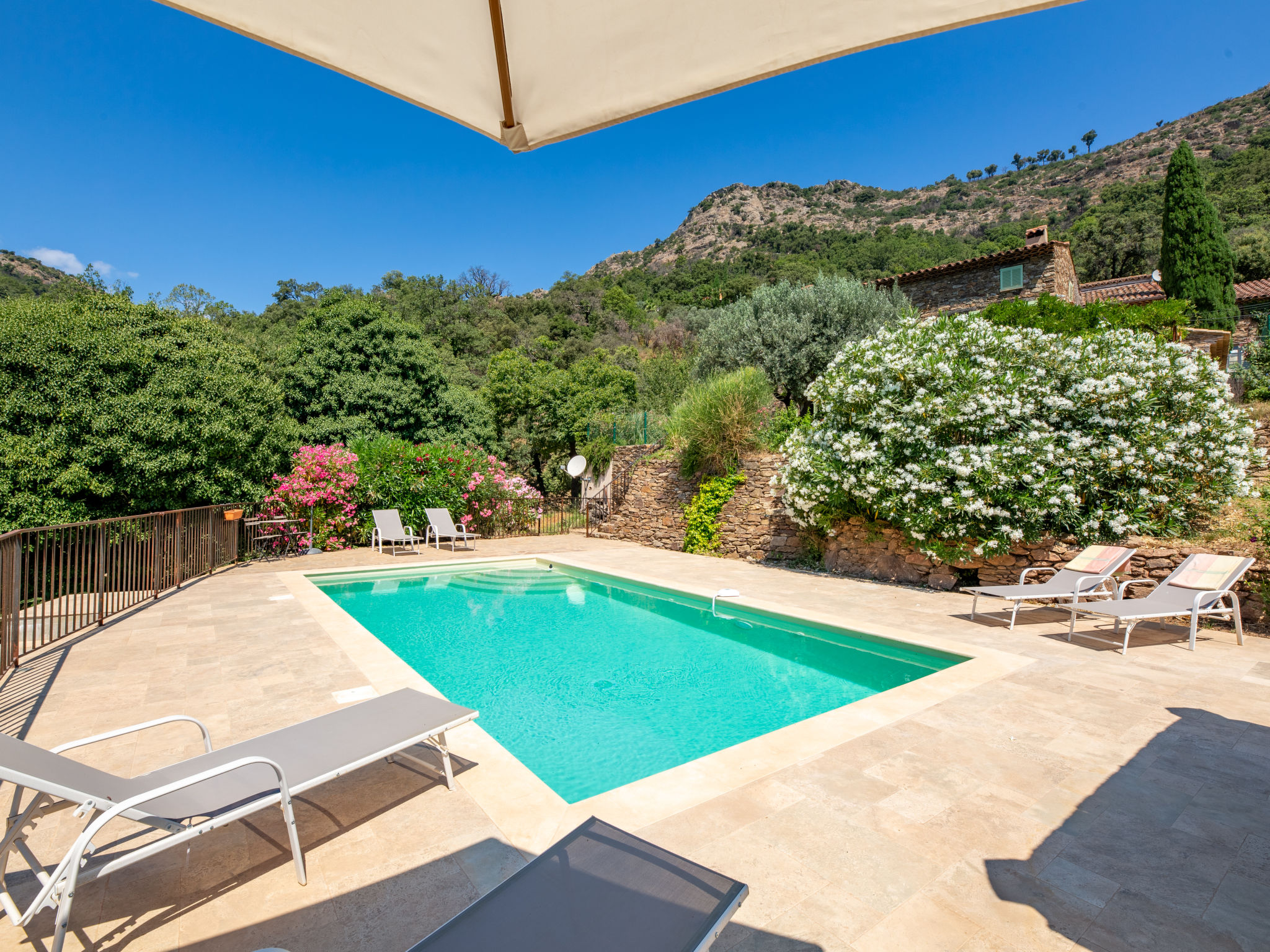 Photo of Les Glycines