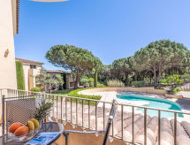 Stijlvol appartement voor 4 bij Saint-Tropez met zwembad en tuin - thumbnail 1