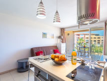 Appartement aan zee bij Saint-Tropez met zwembad en strand op 100m - thumbnail 4