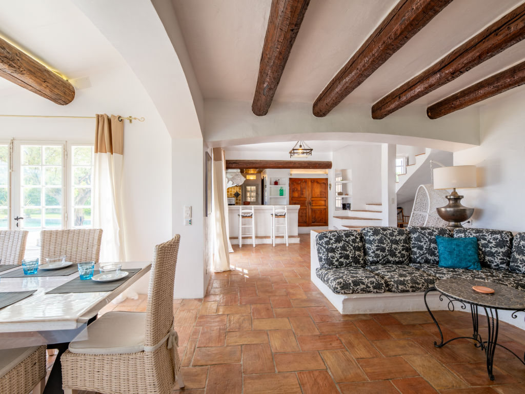 La Canopée — Living Room
