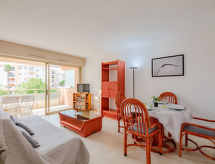 Op 500 m van zee: Licht appartement in centrum Sainte Maxime - thumbnail 2