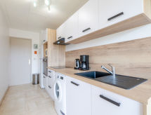 Op 500 m van zee: Licht appartement in centrum Sainte Maxime - thumbnail 3