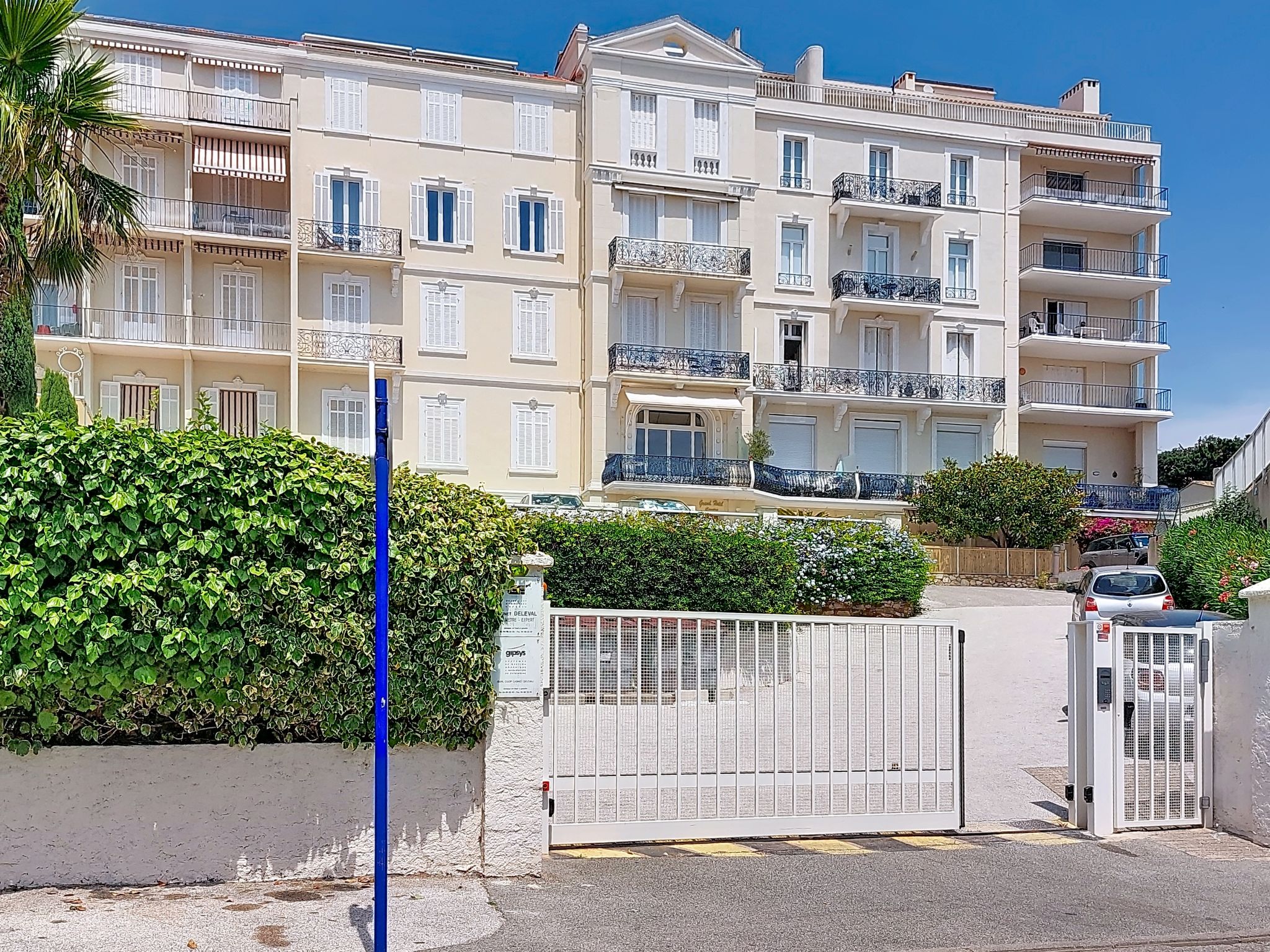 Le Grand Hotel - Draußen