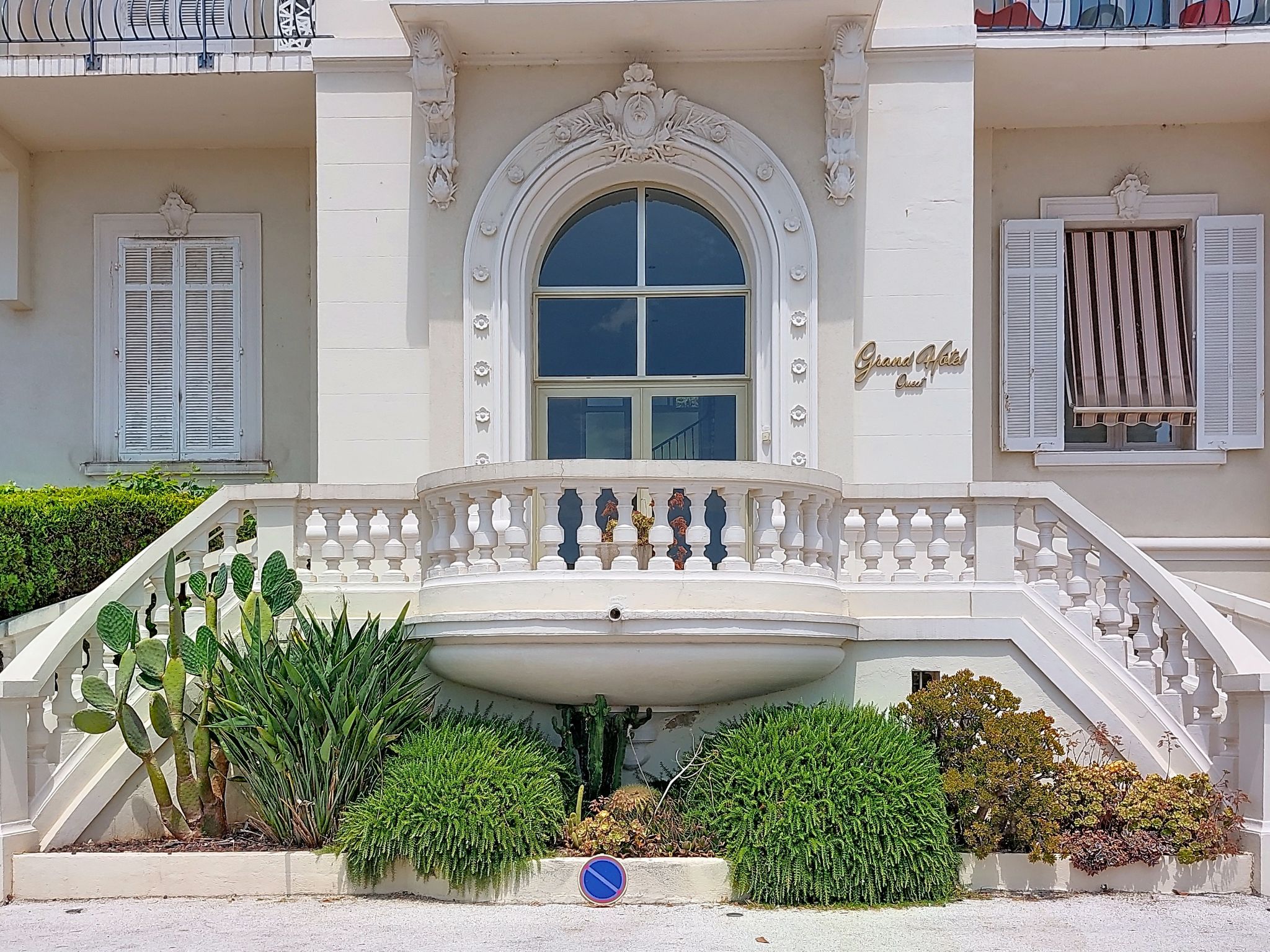 Le Grand Hotel - Draußen