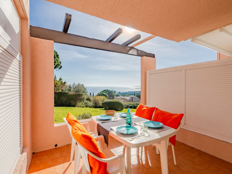 Appartement op 400 m van zee met zeezicht in Sainte Maxime in Sainte Maxime