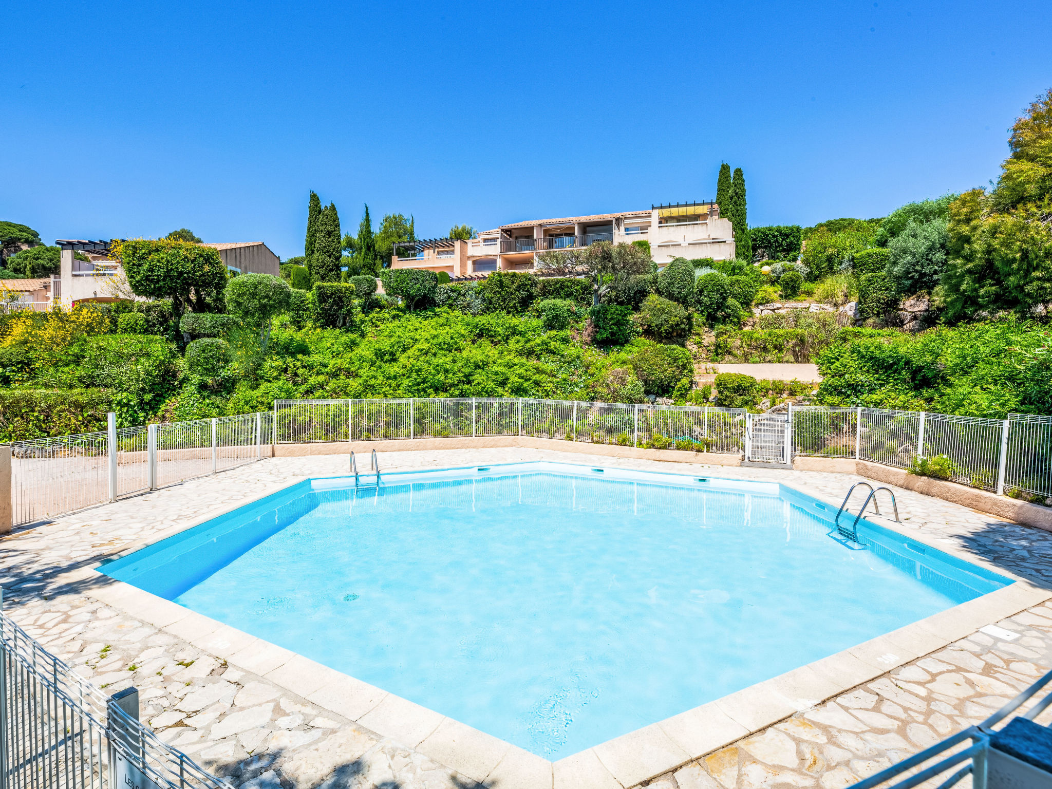 Les Coteaux de la Nartelle-Buiten