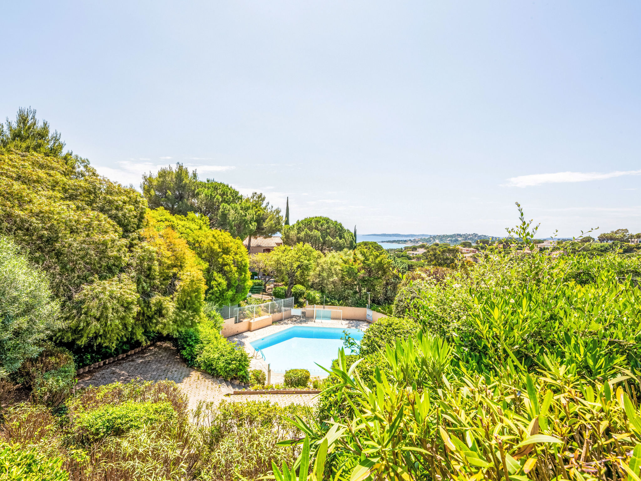 Les Coteaux de la Nartelle-Buiten